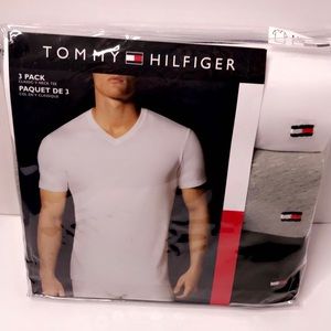 NEW men’s Tommy Hilfiger classic V-neck shirts L